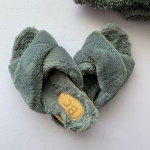 Women’s Furry Slippers with Cork Bottom